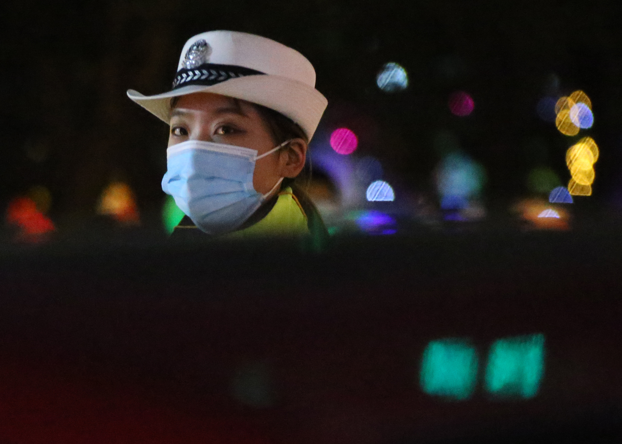 春节不眠之夜保畅通的陕西大荔县女警花