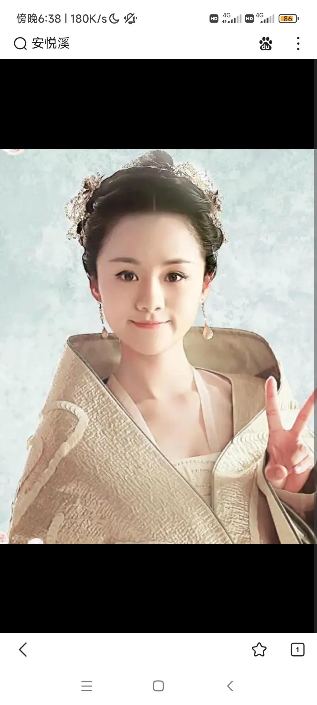 花千骨糖宝在剧中单纯可爱，没想到在剧外已经结婚