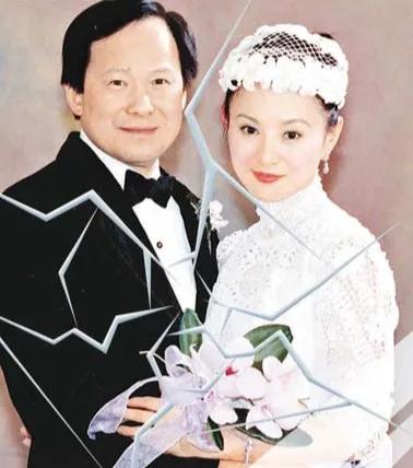 武打女星李赛凤的毁灭史:衣柜中藏"干儿子"被抓,老公写书曝光