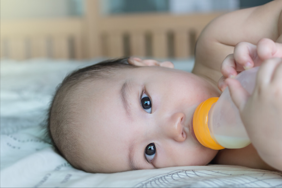 宝宝吃夜奶是指几点到几点？了解后，我就再也没怪过宝宝夜醒多了