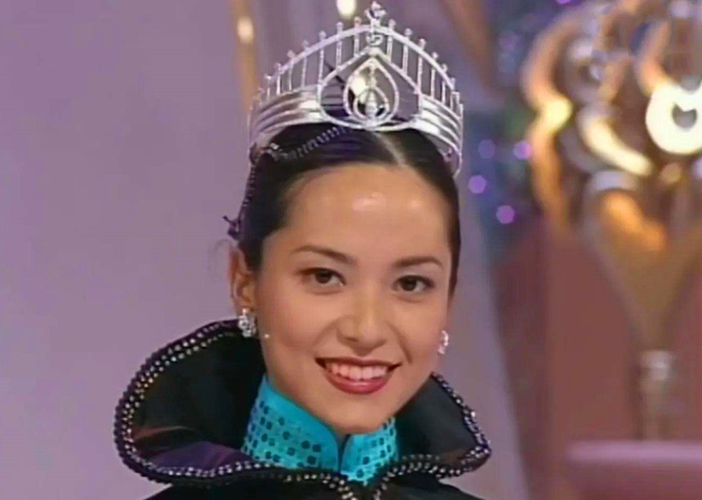 女星嫁“小老公”，被嘲像母子、婆婆公开嫌弃，后悔曾经的选择吗