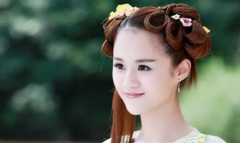 娃娃脸我只服这12位明星！有人30岁还能演高中生，个个青春永驻