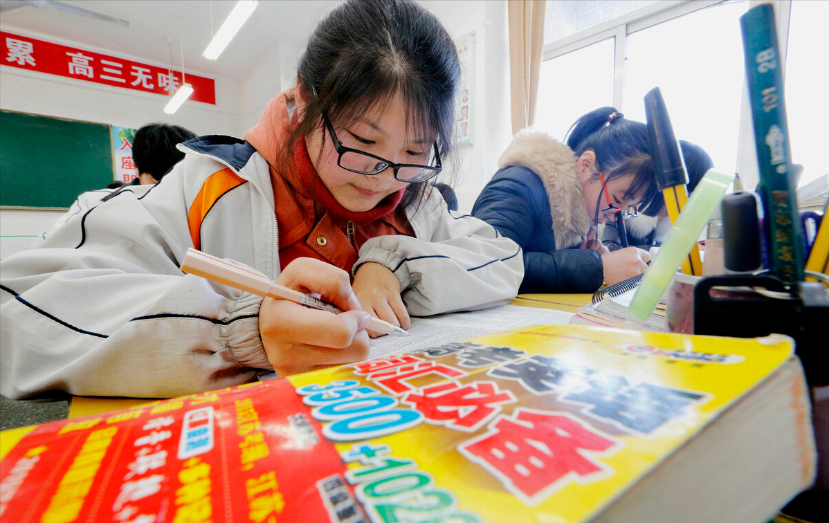 高考后才发现，普通班当鸡头与重点班当凤尾不同，差的不止是成绩