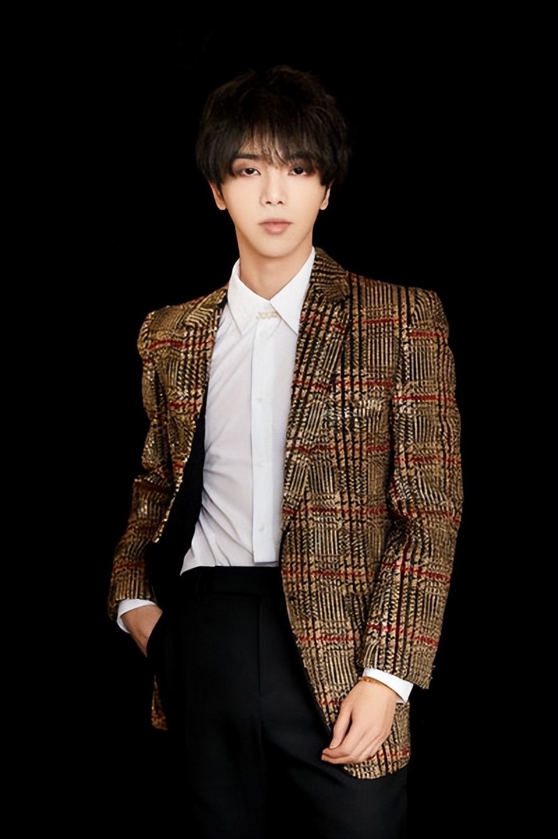 男星衣品—华晨宇（四）