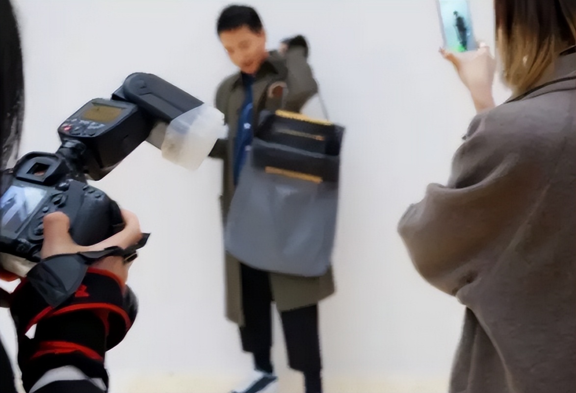 CELINE赛琳的这些经典款包包，为何受到明星名媛追捧？