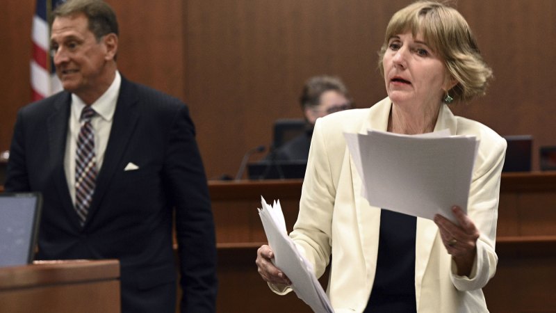 德普前妻花4000万请的顶级律师偷偷哭了，不认同也要硬着头皮辩护