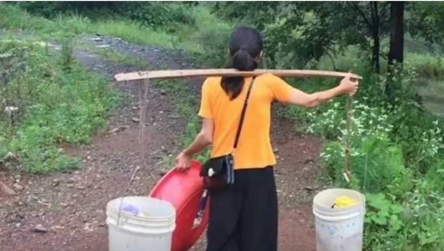 女学霸712分考入人大，毕业后嫁入农村生育六个孩子，靠低保度日