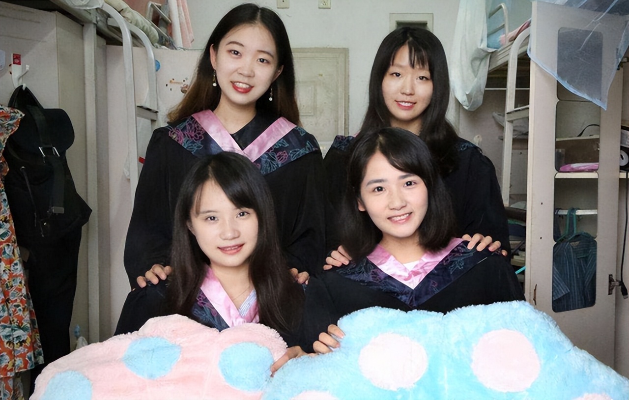 清华校园“怪象”，没有染头发的学生，原来学霸都很朴素