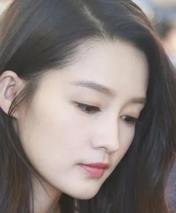 李沁：清纯甜美，优雅灵动，温婉迷人
