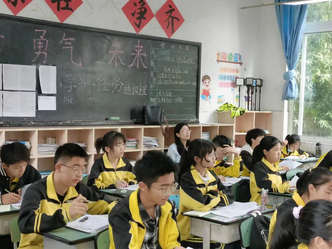 视导把脉找问题 悉心指导促发展｜双流区教科院视导黄龙溪学校工作