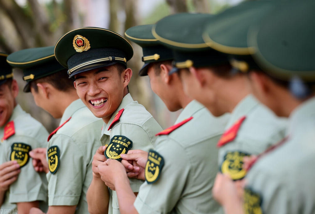 中等学生迎来福利，分数线不高的两所军校，毕业后就能拥有铁饭碗