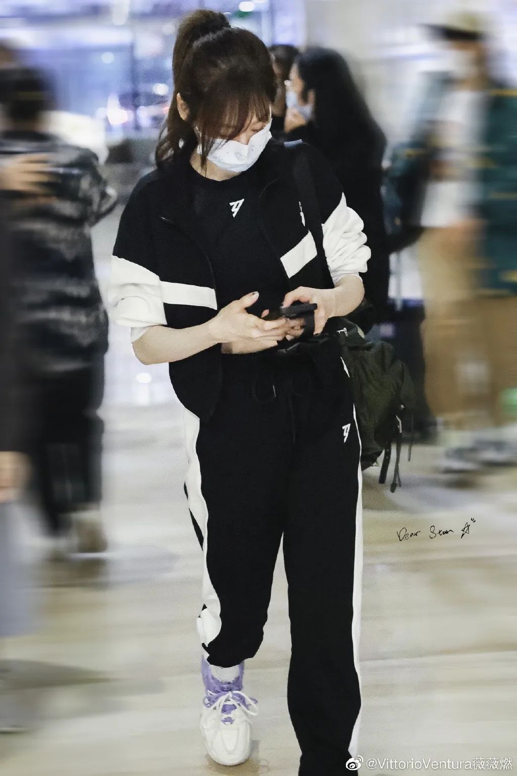 《乘风破浪》太卷了：蔡卓妍11厘米内增高，王心凌马丁靴1万4