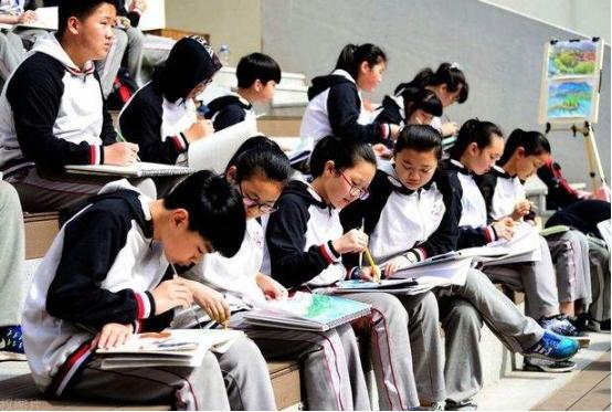 “大学毕业后，我去了民办学校教了三年书”，过上了悲惨的生活