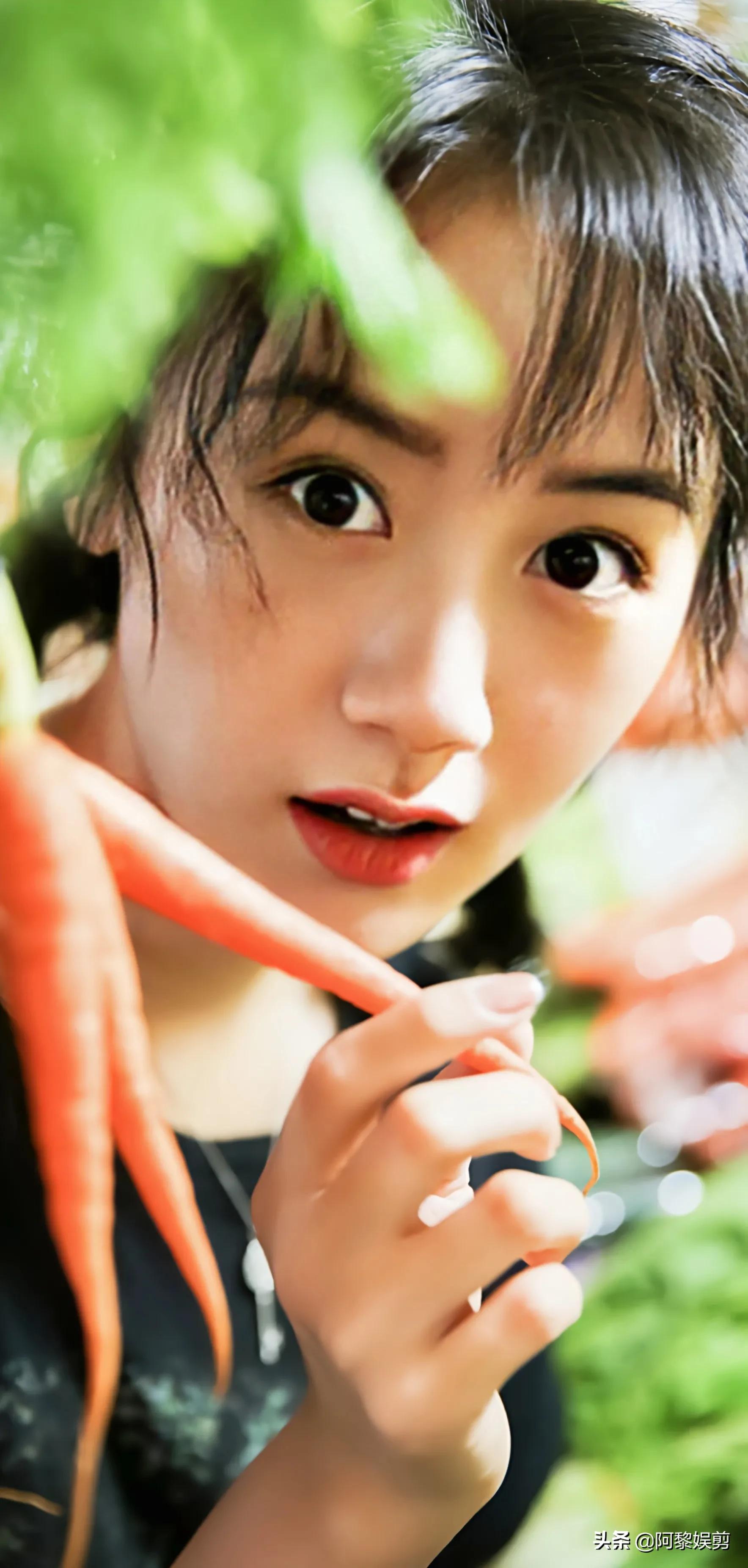 袁冰妍青春靓丽，甜美可爱