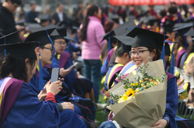 有点亏，博士最快28岁才能毕业，大学生想考编进体制内得抓紧了