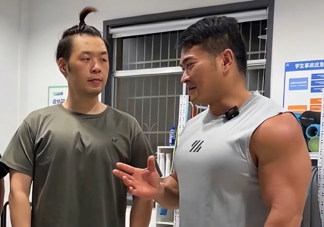 杜海涛健身照曝光瘦了近30斤 头发稀疏老了不少