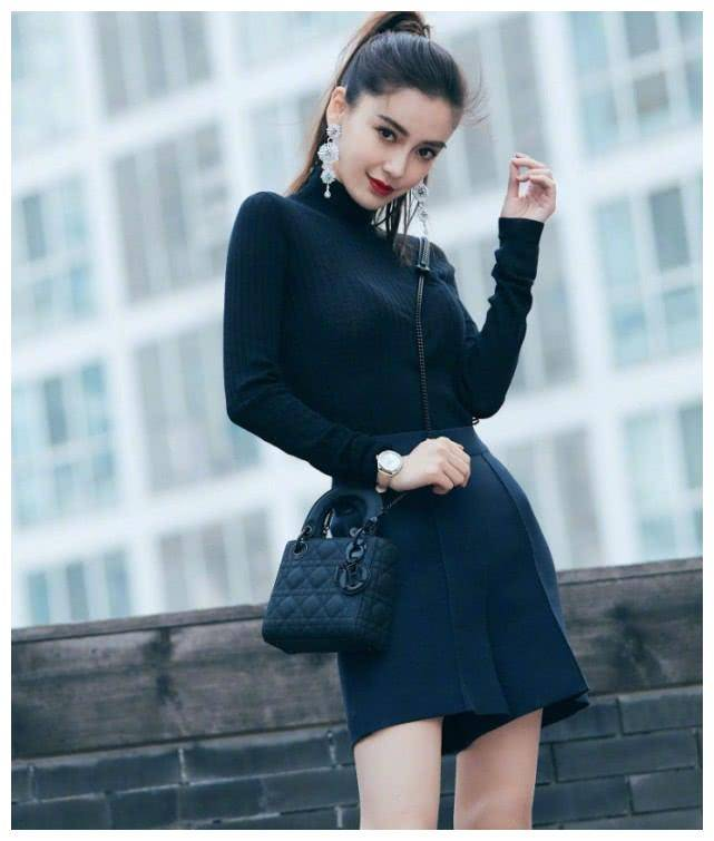 Angelababy也太适合穿旗袍了,裸色旗袍配珍珠项链,高贵优雅