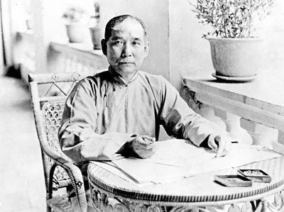 天安门城楼先后挂过12个人的画像，除了毛主席外，还有哪些人？