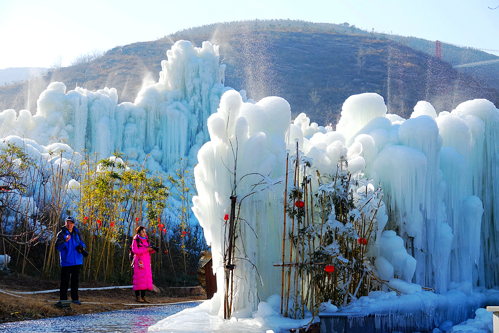 七彩峡谷冰雪节