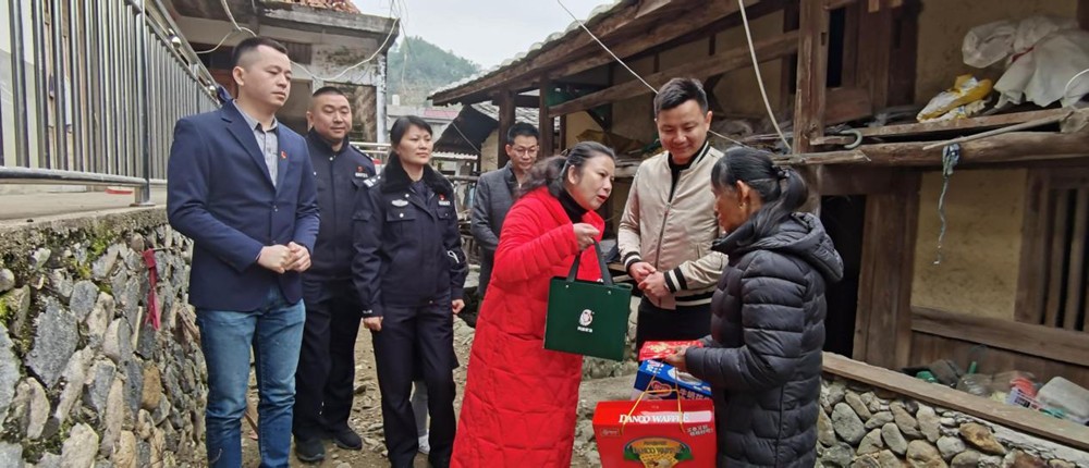 高山寒冬送暖 新春喜献祝福 福建泉州市拘留所开展迎新年慰问活动