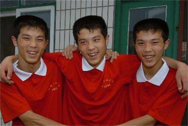 山东三胞胎同时考上211高校，十年后同时成婚：爷爷盼着抱重孙