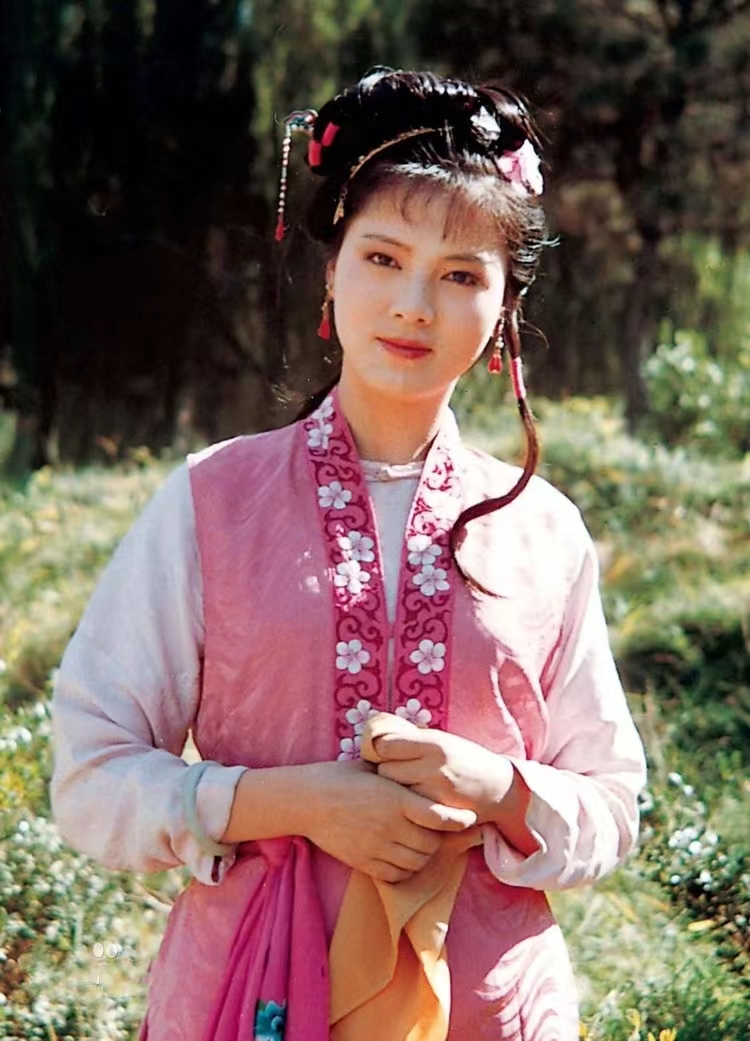 87版红楼梦｜她阴差阳错出演丫鬟，多年后却逆袭站上C位