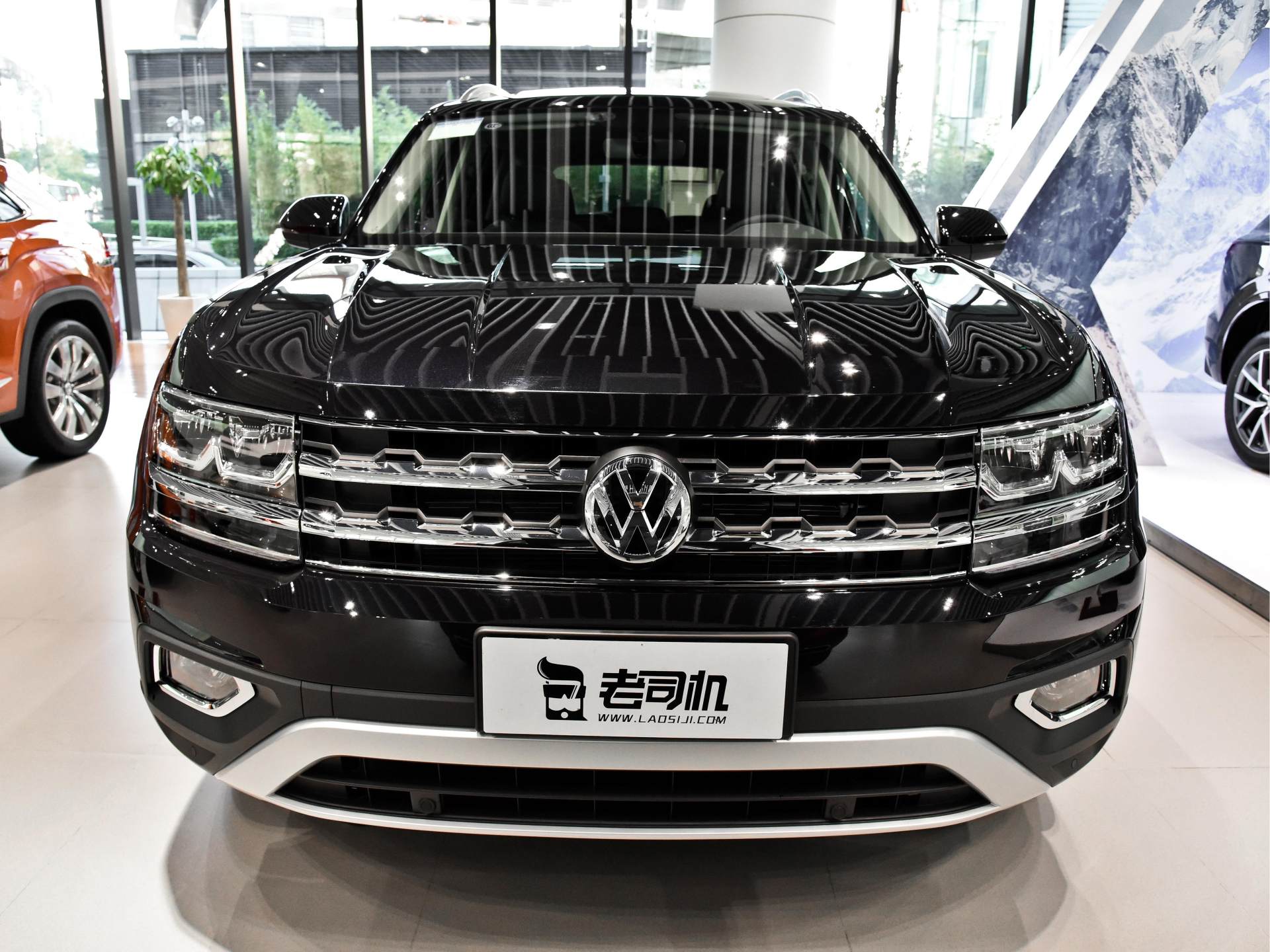 车身大还有v6动力,奥迪q6是它的换壳,实拍大众途昂