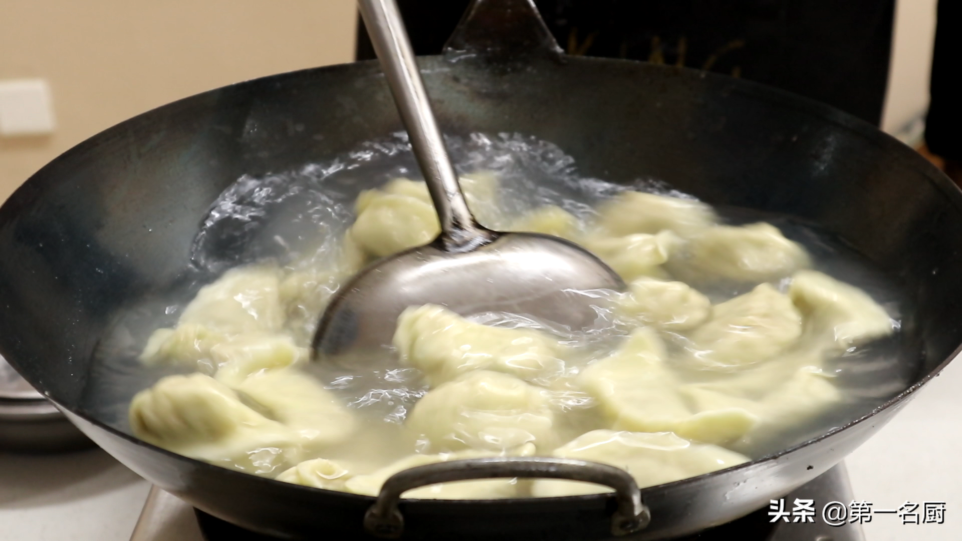 肉馅怎样调才好吃？记住“万能”口诀，鲜嫩入味，包子饺子都能用