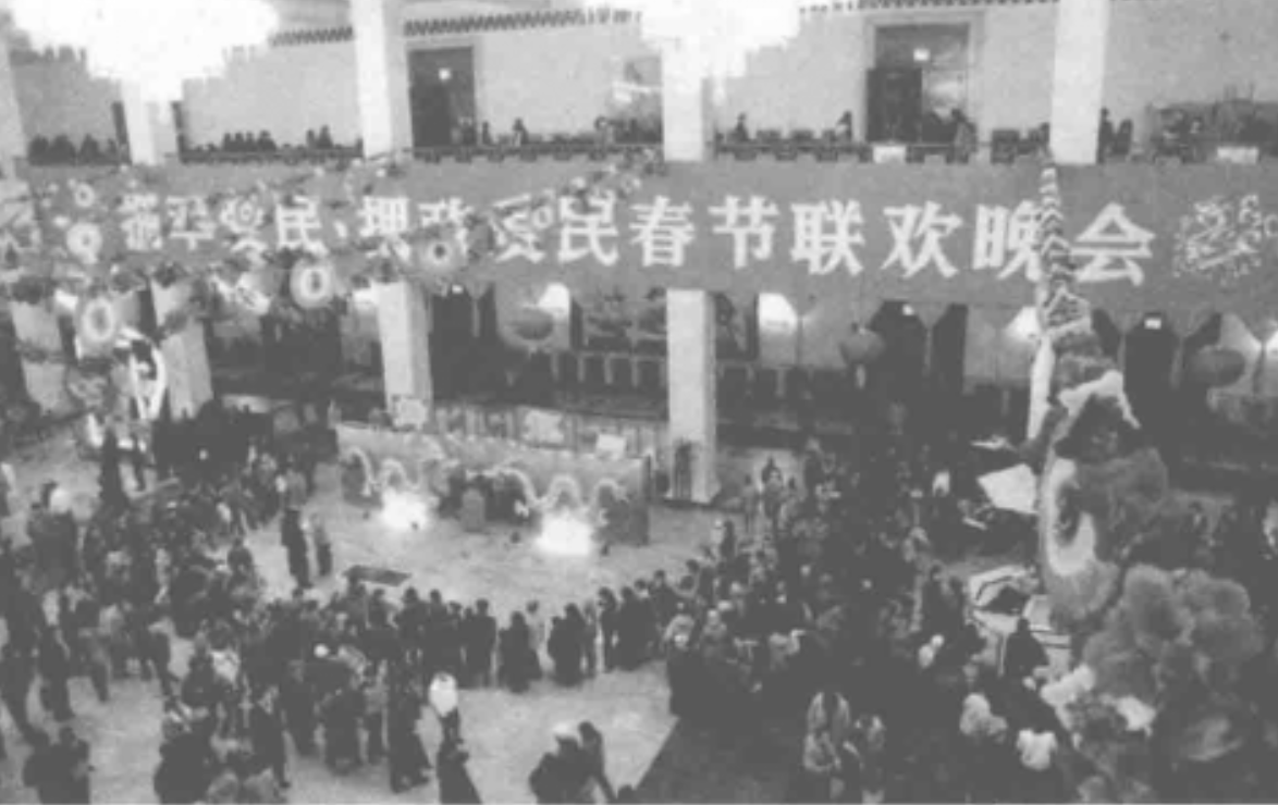 59年人民大会堂完工，毛主席看到天花板后会心一笑：这是谁的主意