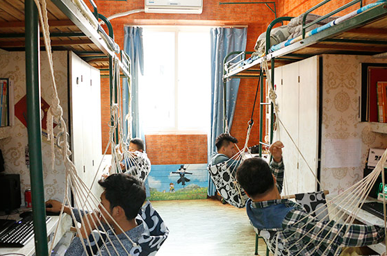 大学“阴间宿舍”火了，这扑面而来的阴森气息，胆小的都不敢进