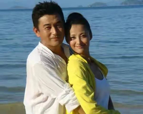 6个娶“小媳妇”的男明星，幸福虽晚但到，他们才是人生赢家