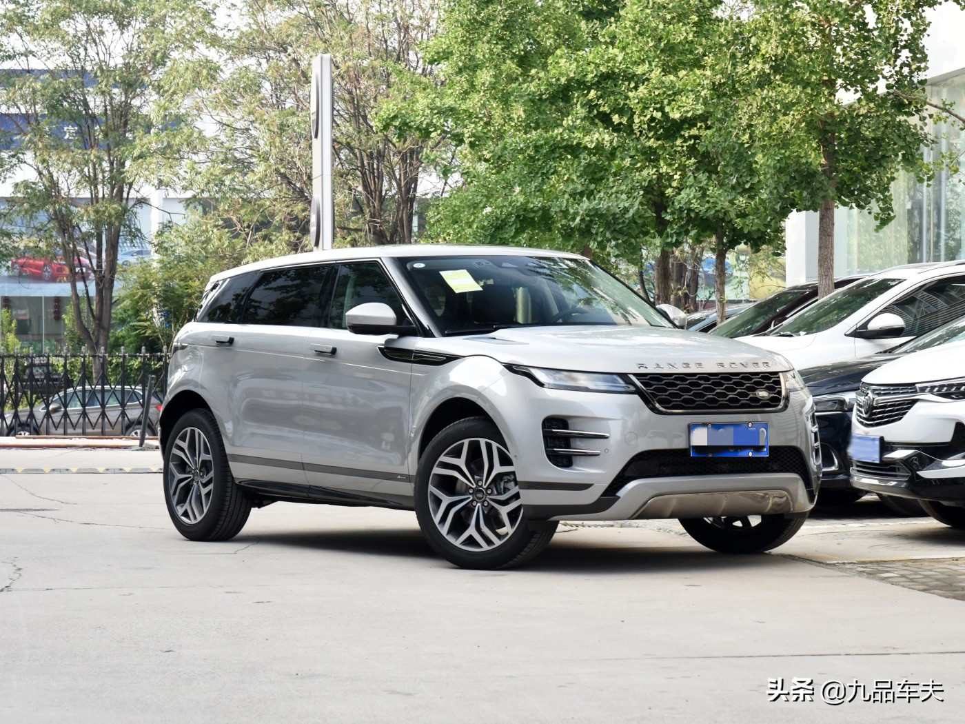 试驾路虎揽胜极光L，终于明白除了加长和颜值，实力让人折服