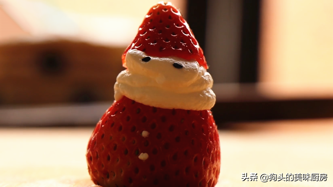 圣诞吃蛋糕，不用烤箱也能做，方法简单，孩子爱不释手，一看就会