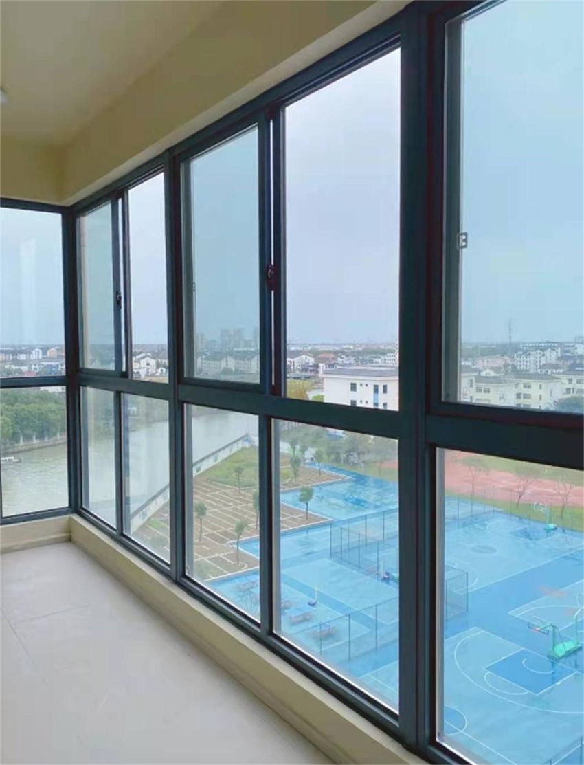 新房入住后才发现，阳台坚持“8不装”，用起来是真爽