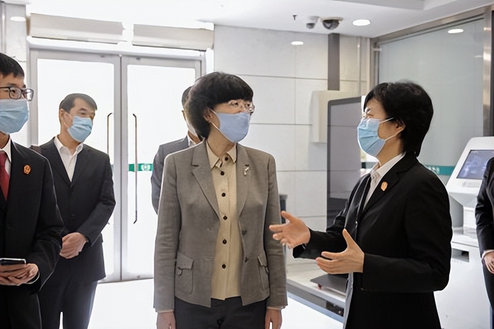 李虹到天津高院开展专题调研