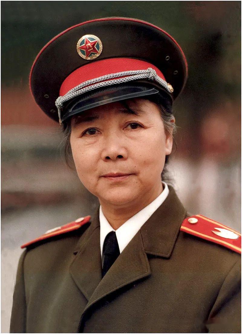 艺术家田华：与初恋丈夫爱一生，儿子去世当天她为何还去当评委？