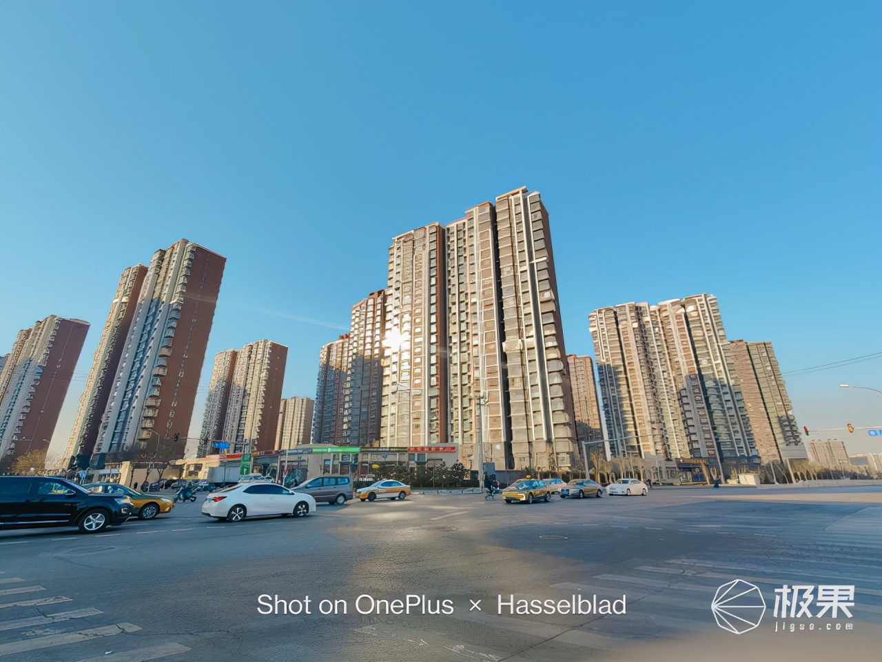 一加10 Pro动手玩：外观独树一帜，手感依旧无敌
