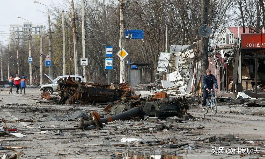 坦克残骸铺满乌克兰大平原，俄式武器神话破灭，金字招牌被砸碎？
