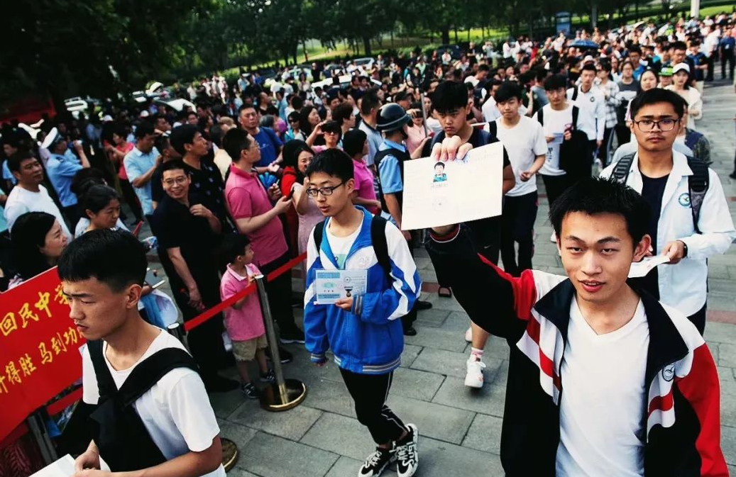 浙江2022首场高考拉开序幕，学霸幽默回应：公布答案前我都是满分