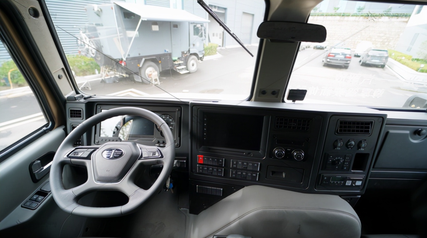 硬核越野房车PK，国产“越野之王”VS进口“越野传奇”（二）