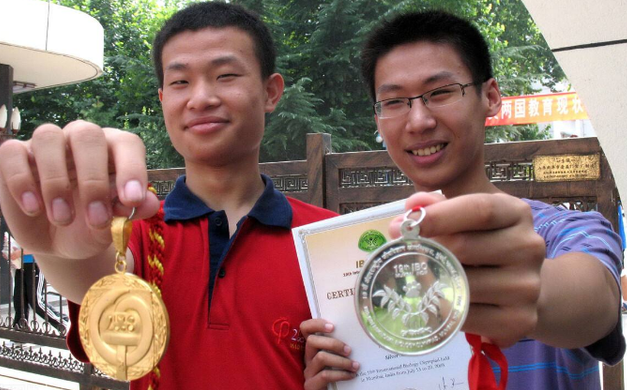 “畅谈数学的样子迷人”，北大学生晒韦神课堂，听课人数力破传言