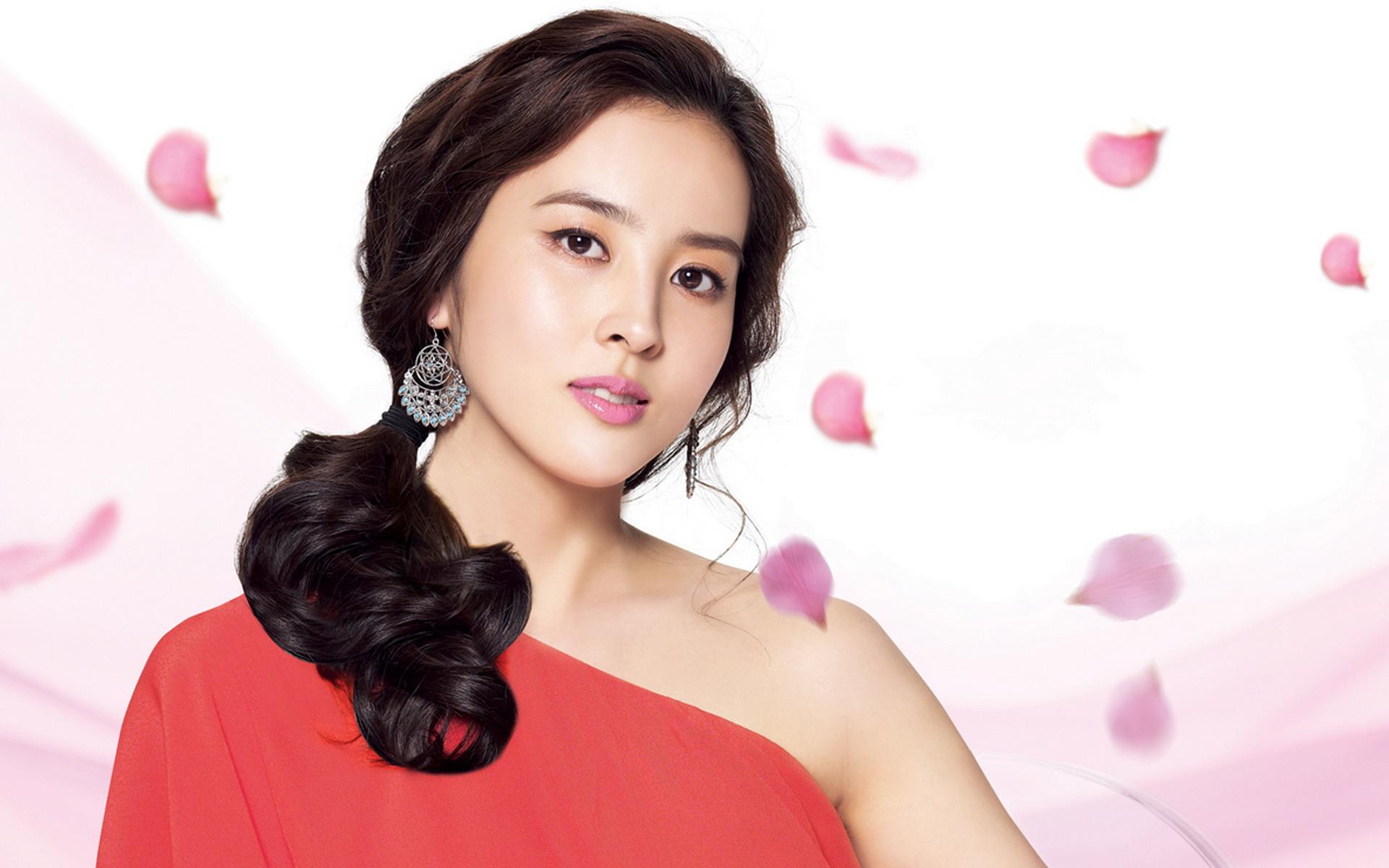 韩惠珍和前男友相恋8年分手,转身嫁给小7岁的韩足老公,育有一孩