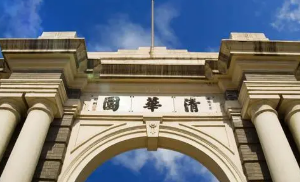 清华毕业后他回乡做保安，月薪2000元，从不参加同学聚会