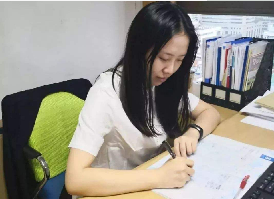 又一“双一流”高校招聘辅导员，年薪不低于18万，还有“编制”拿