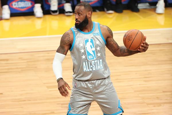 为什么nba全明星163(库里16记三分，全明星赛为什么投这么准？库里忍不住说出心里话)