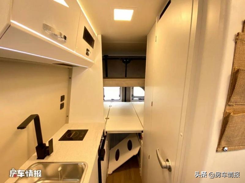 新款福特pro房车 6amt上手简单 有隐藏床老两口带小孙子也能住 天天看点