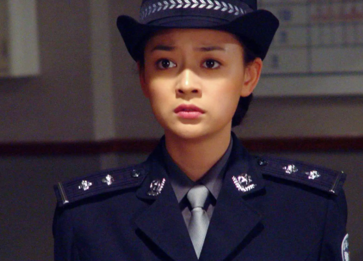 离婚13年后，连奕名和陈佳妍的生活状况有何不同？