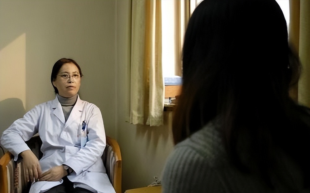 女学霸712分考入人大，毕业后嫁入农村生育六个孩子，靠低保度日