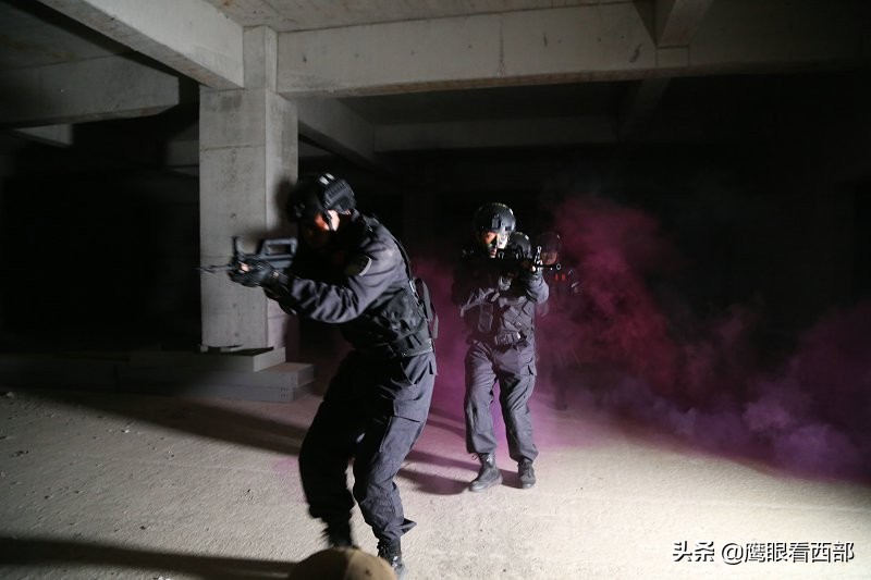 「摄影报道」甘肃平凉：特巡警冬季练兵忙