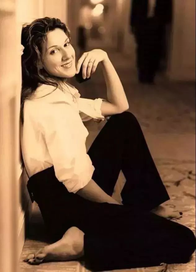 那个因《泰坦尼克号》封神的女人，病重瘫痪了